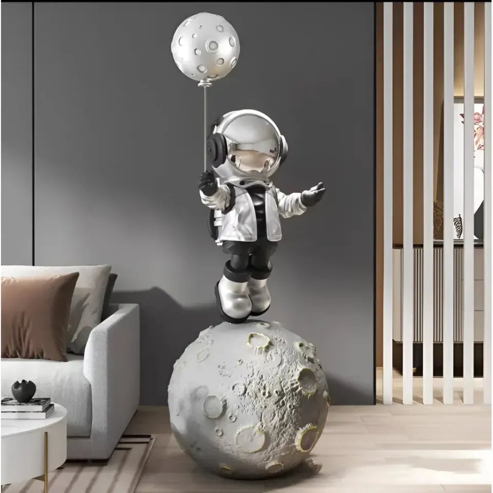 Alessandro Design Astronaut Candelabru LED Argintiu Rășină